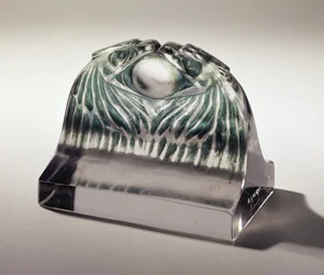 Deux aigles by Lalique, c.1902